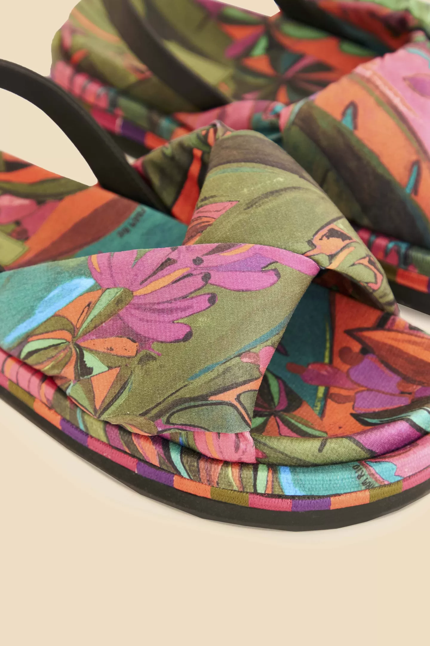 FARM Rio  BANANA LEAVES PUFFY FLAT SANDAL